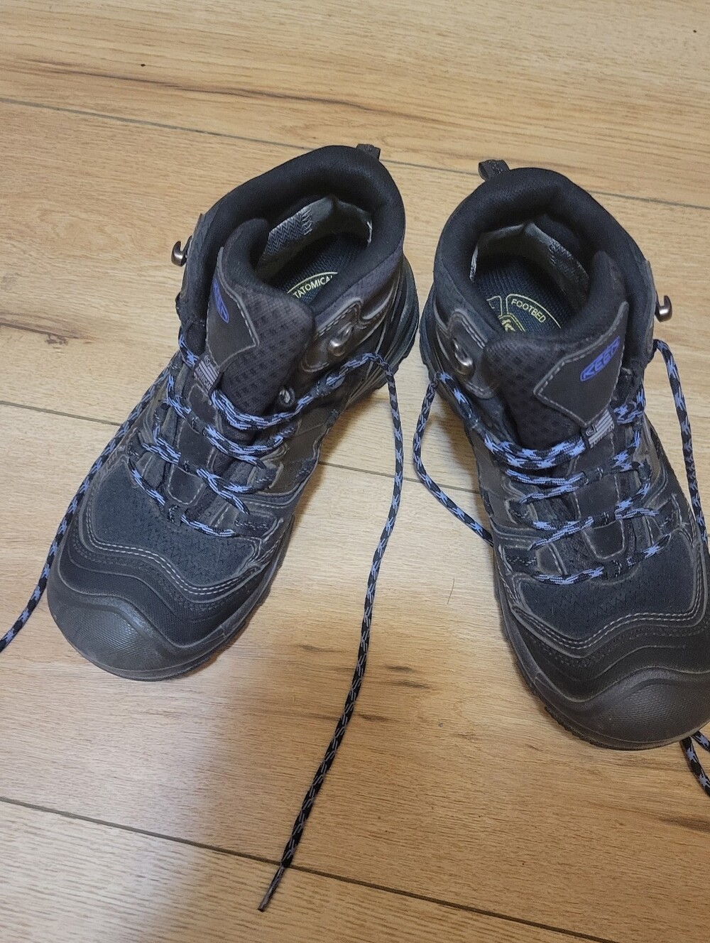 KEEN Womens Black Boots with Blue Accents